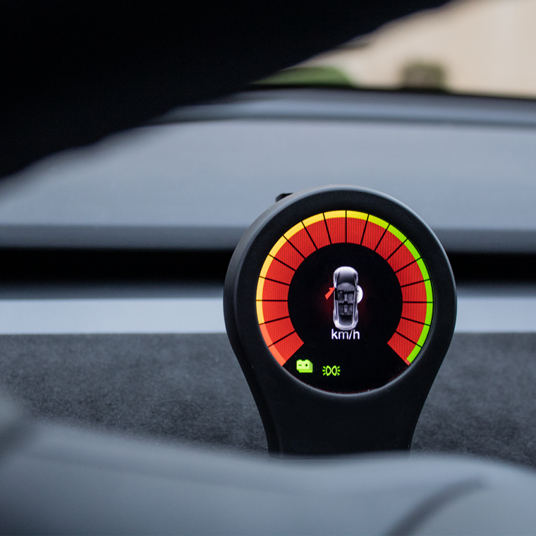 Rattmontert mobilholder med lader og skjerm til Tesla Model 3 og Model Y