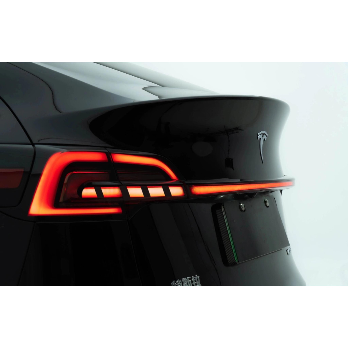 Erstatningsbaklykter med LED-bjelke til Tesla Model 3 og Model Y