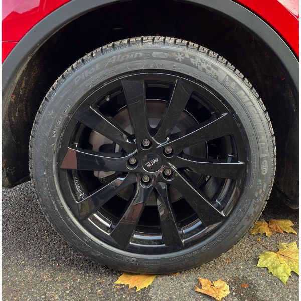 Vinterpakke til Tesla Model Y - PL06-fælge og Pirelli Winter Sottozero 3-dæk Tesla (TUV-certifikat)