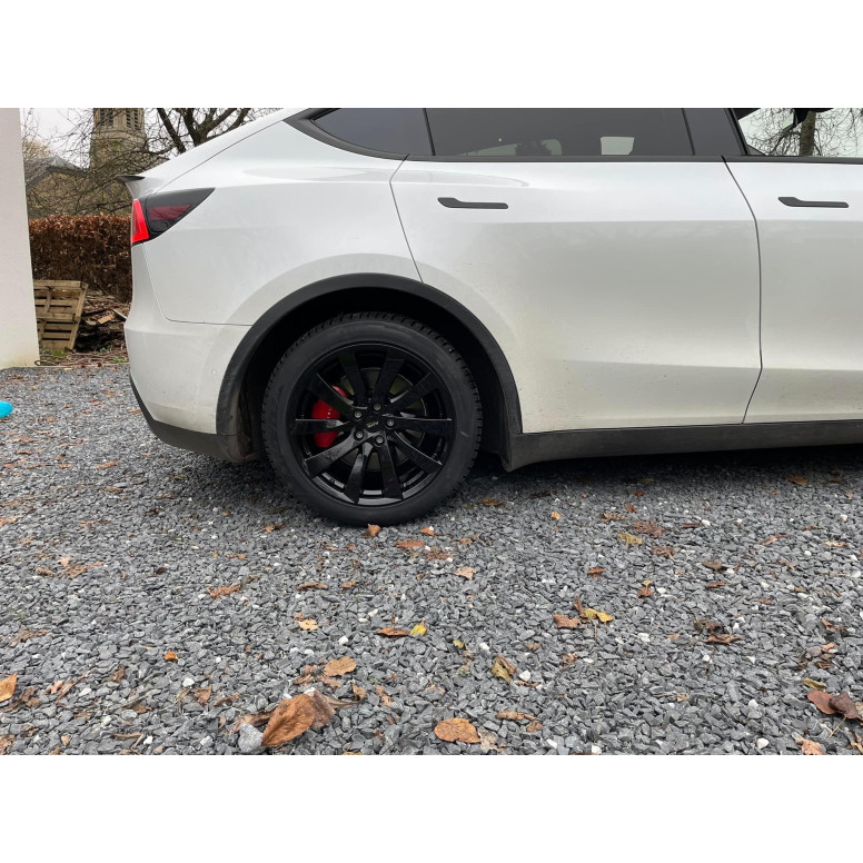 Winterpakket voor Tesla Model Y - PL06 wielen en Pirelli Winter Sottozero 3 banden Tesla (TÜV-certificaat)
