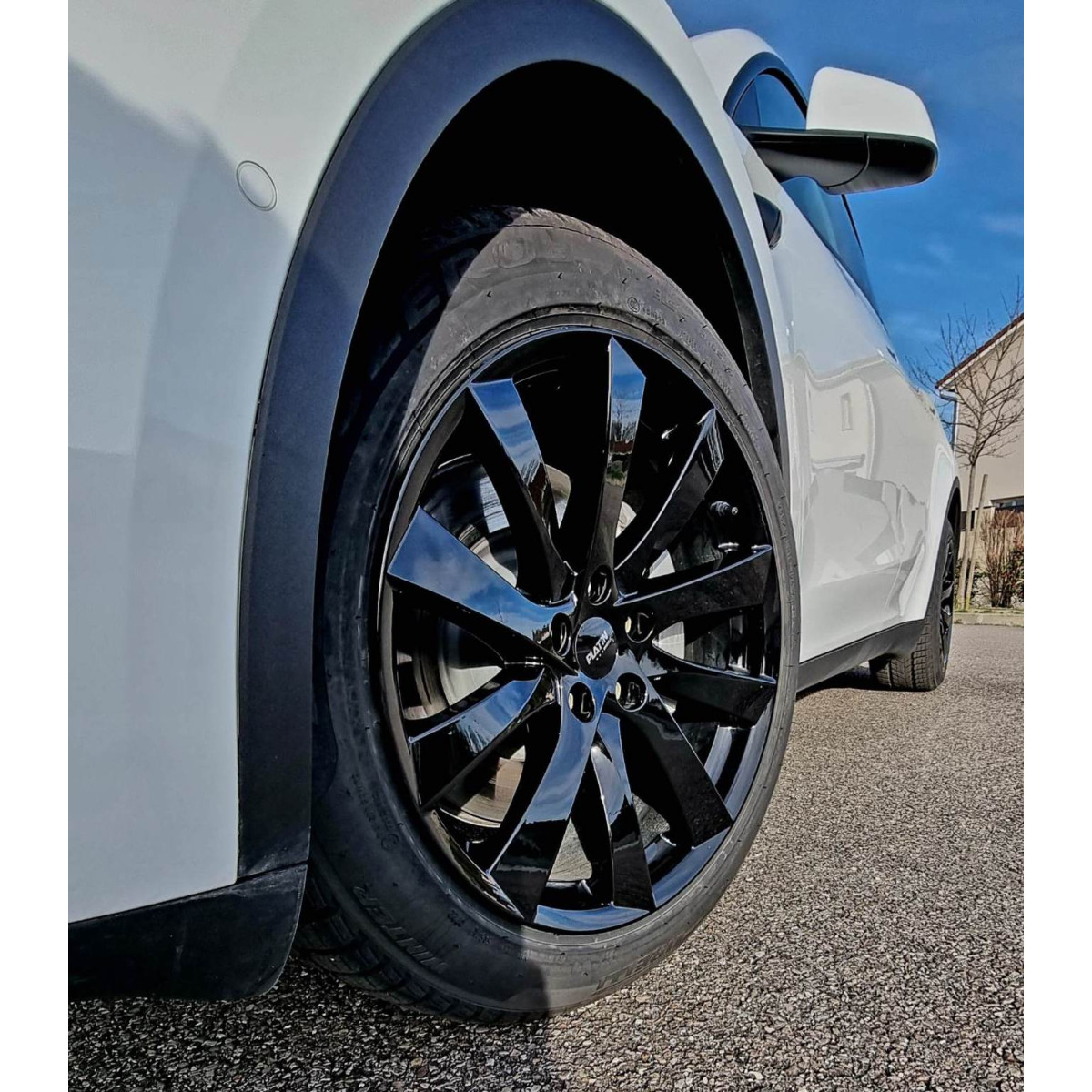Winter Pack per Tesla Model Y - ruote PL06 e pneumatici Pirelli Winter Sottozero 3 Tesla (certificato TÜV)