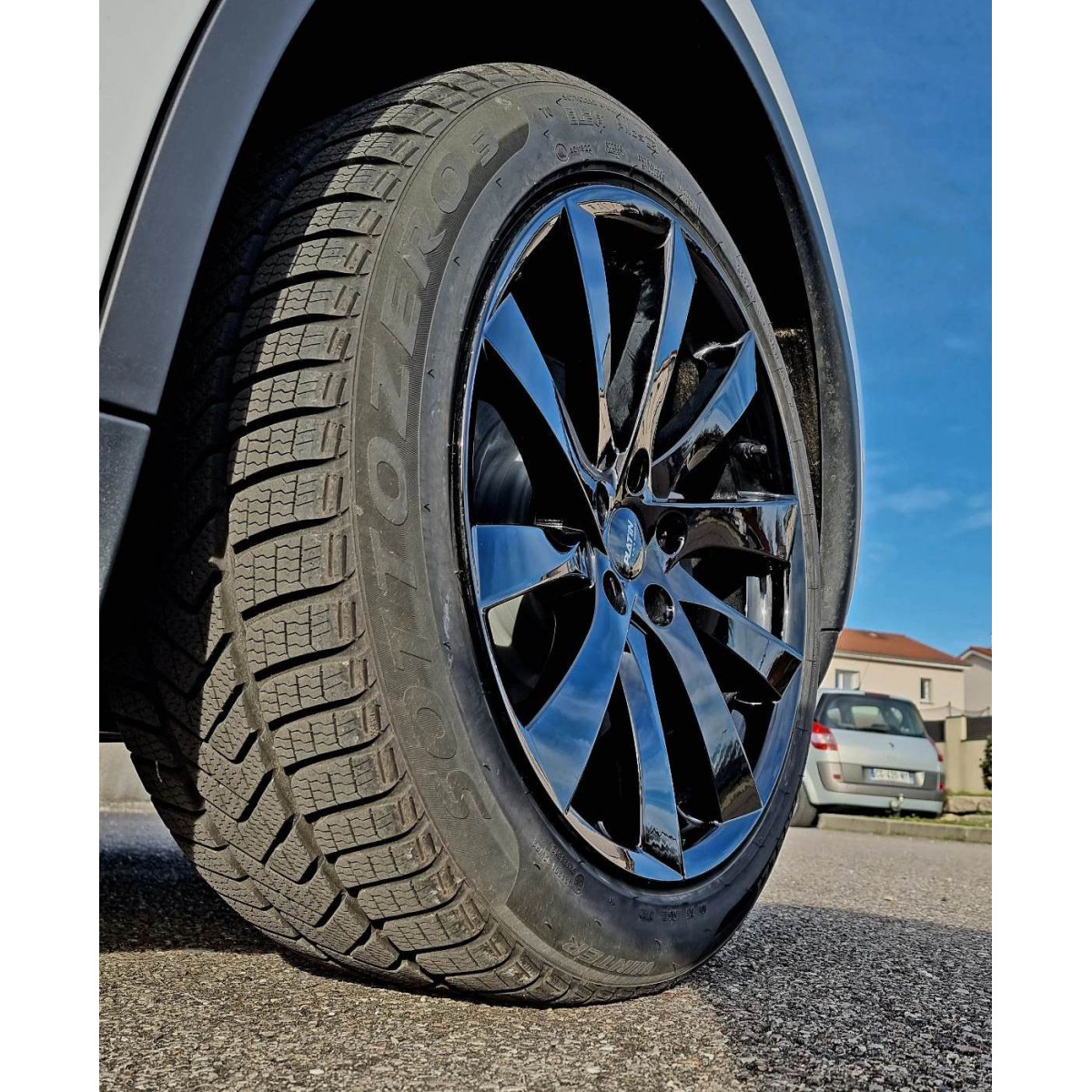 Winter Pack per Tesla Model Y - ruote PL06 e pneumatici Pirelli Winter Sottozero 3 Tesla (certificato TÜV)
