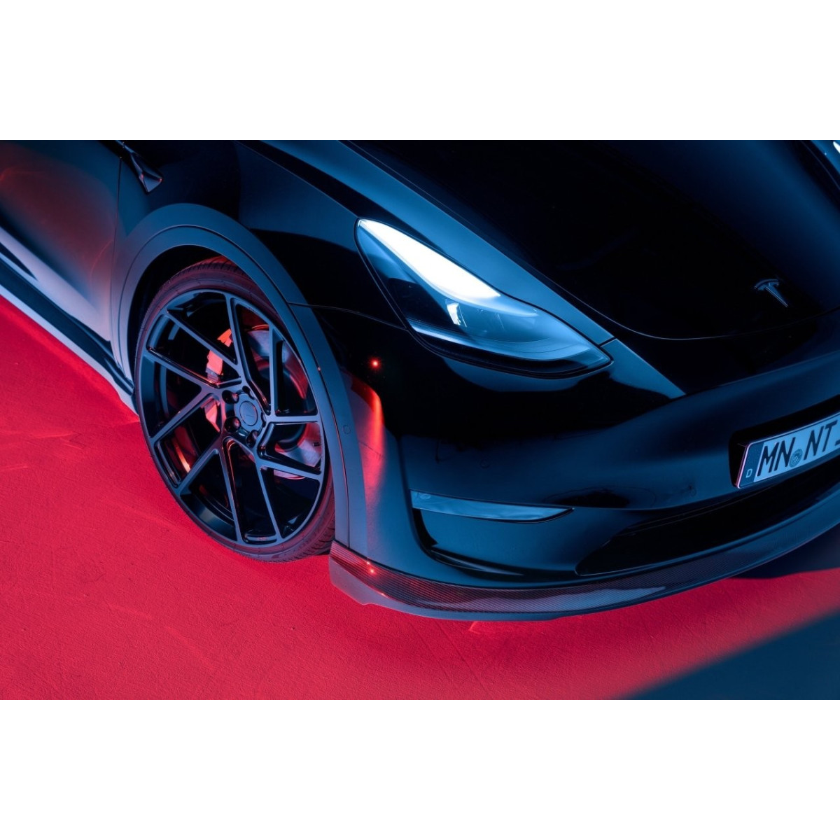 Predný spojler z uhlíkových vlákien Novitec® pre Tesla Model Y