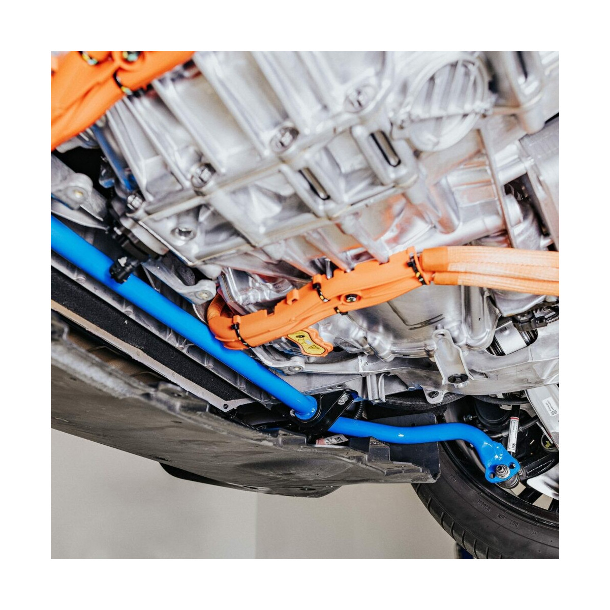 Model S Bară antiruliu spate Unplugged Performance pentru LR sau Plaid 2021+