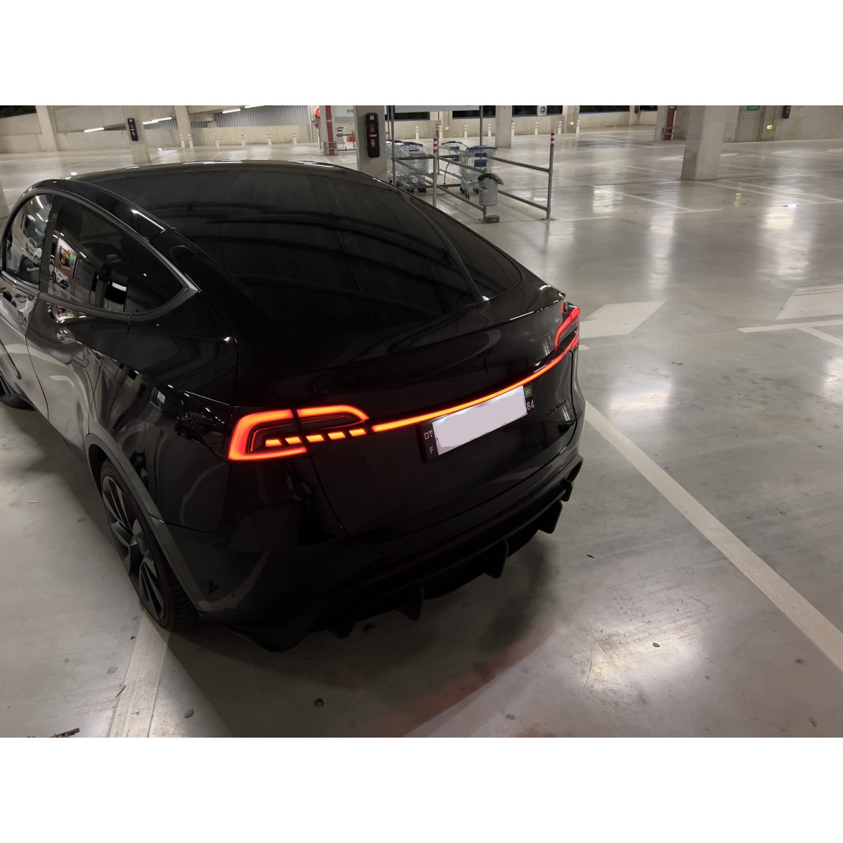 Erstatningsbaklykter med LED-bjelke til Tesla Model 3 og Model Y