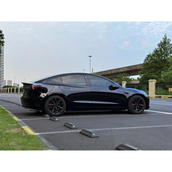 Set van 4 Arachnid Plaid 18-inch wieldoppen voor Tesla Model 3
