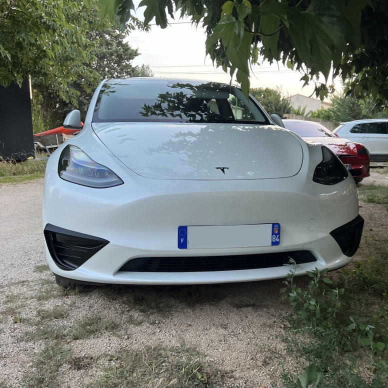 Plastová vložka s úplným prekrytím hmlového svetla pre Tesla Model Y