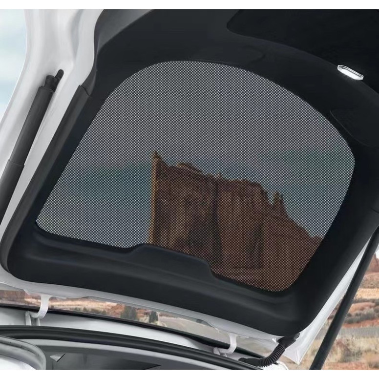 Takaikkunan aurinkosuoja Tesla Model Y:lle