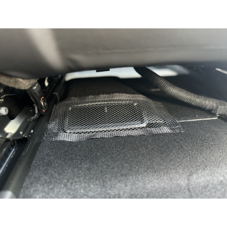 Elastyczne kratki wentylacyjne przednich foteli dla Tesla Model 3 i Model Y
