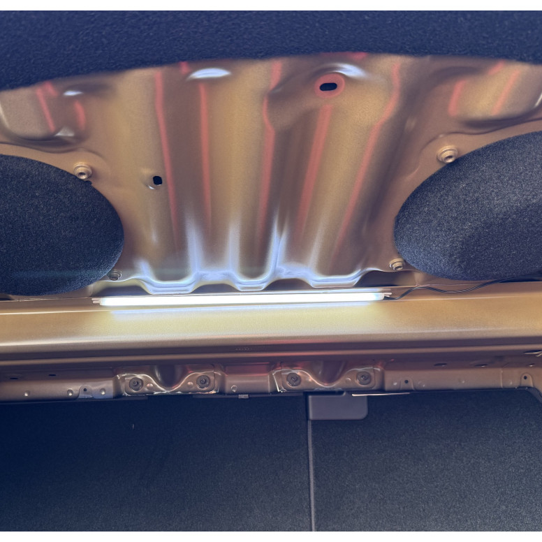 Listwa LED do oświetlenia bagażnika - Tesla Model 3