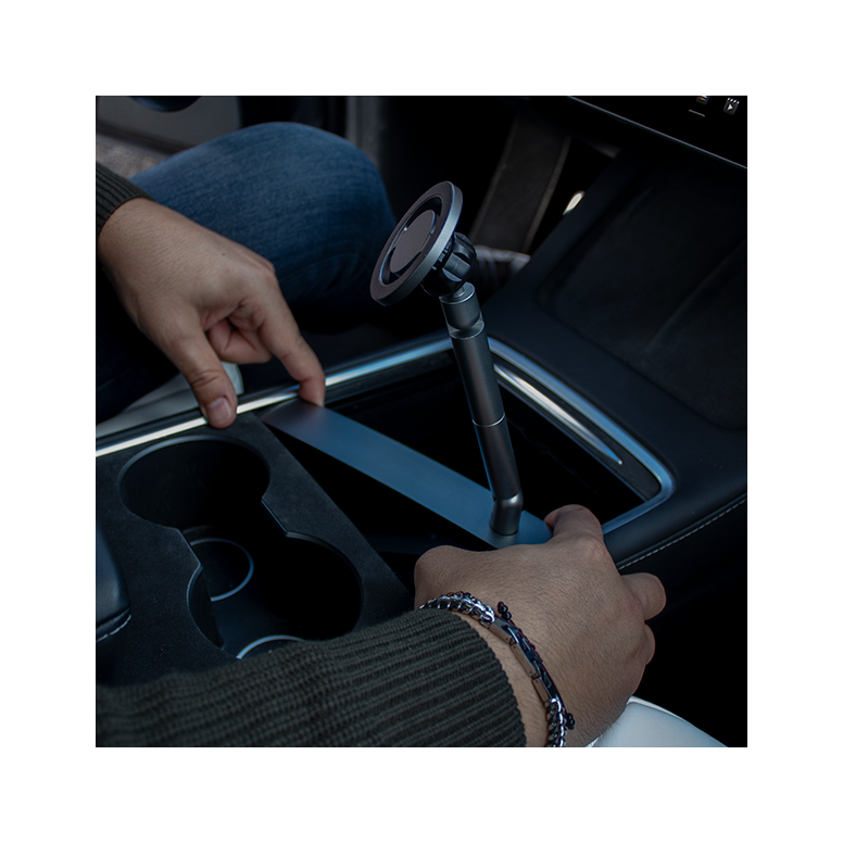 In die Mittelkonsole integrierte MagSafe-Handyhalterung für Tesla Model 3 und Model Y
