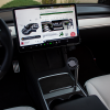 In die Mittelkonsole integrierte MagSafe-Handyhalterung für Tesla Model 3 und Model Y