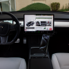 In die Mittelkonsole integrierte MagSafe-Handyhalterung für Tesla Model 3 und Model Y