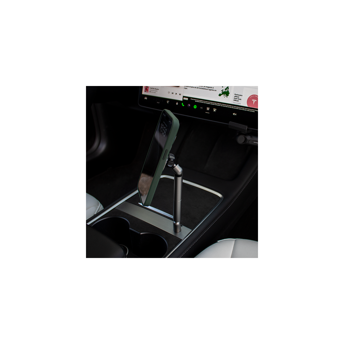 In die Mittelkonsole integrierte MagSafe-Handyhalterung für Tesla Model 3 und Model Y