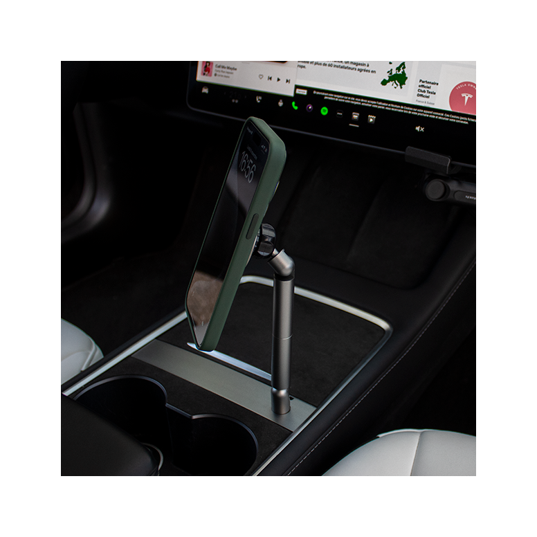 MagSafe-telefonholder integreret i midterkonsollen til Tesla Model 3 og Model Y