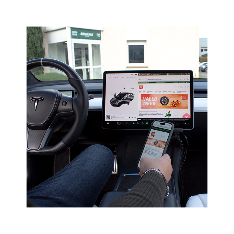 In die Mittelkonsole integrierte MagSafe-Handyhalterung für Tesla Model 3 und Model Y