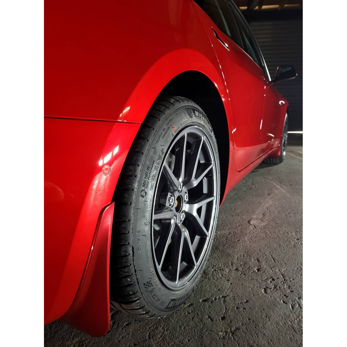 Apărători de noroi adaptate pentru Tesla Model 3 2017-2023