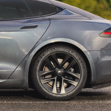 Set complet de roți de iarnă pentru Tesla Model S LR și Plaid – Jante Arachnid cu anvelope (set de 4)