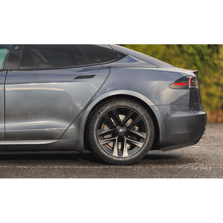 Kompletné zimné kolesá pre Tesla Model S LR a Plaid – disky Arachnid s pneumatikami (sada 4 ks)