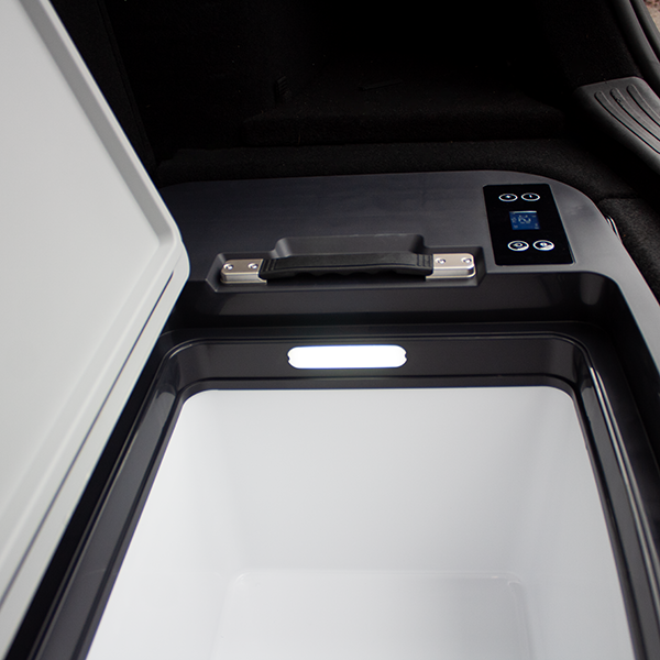 Refrigeratore sottopensile di grande capacità per Tesla Model Y