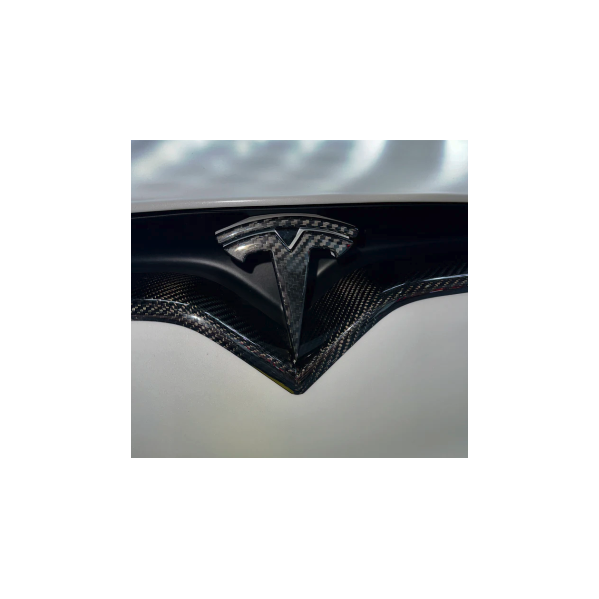 Logótipo frontal em carbono para Tesla Model X 2022+