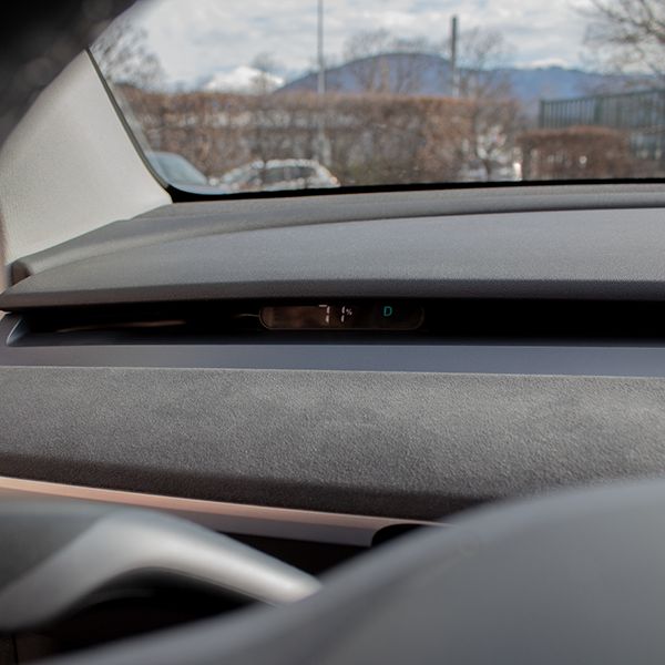 Discreet head-up display (HUD) for Tesla Model 3 and Tesla Model Y