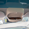 Brilleholder i taket for Tesla Model 3 og Model Y
