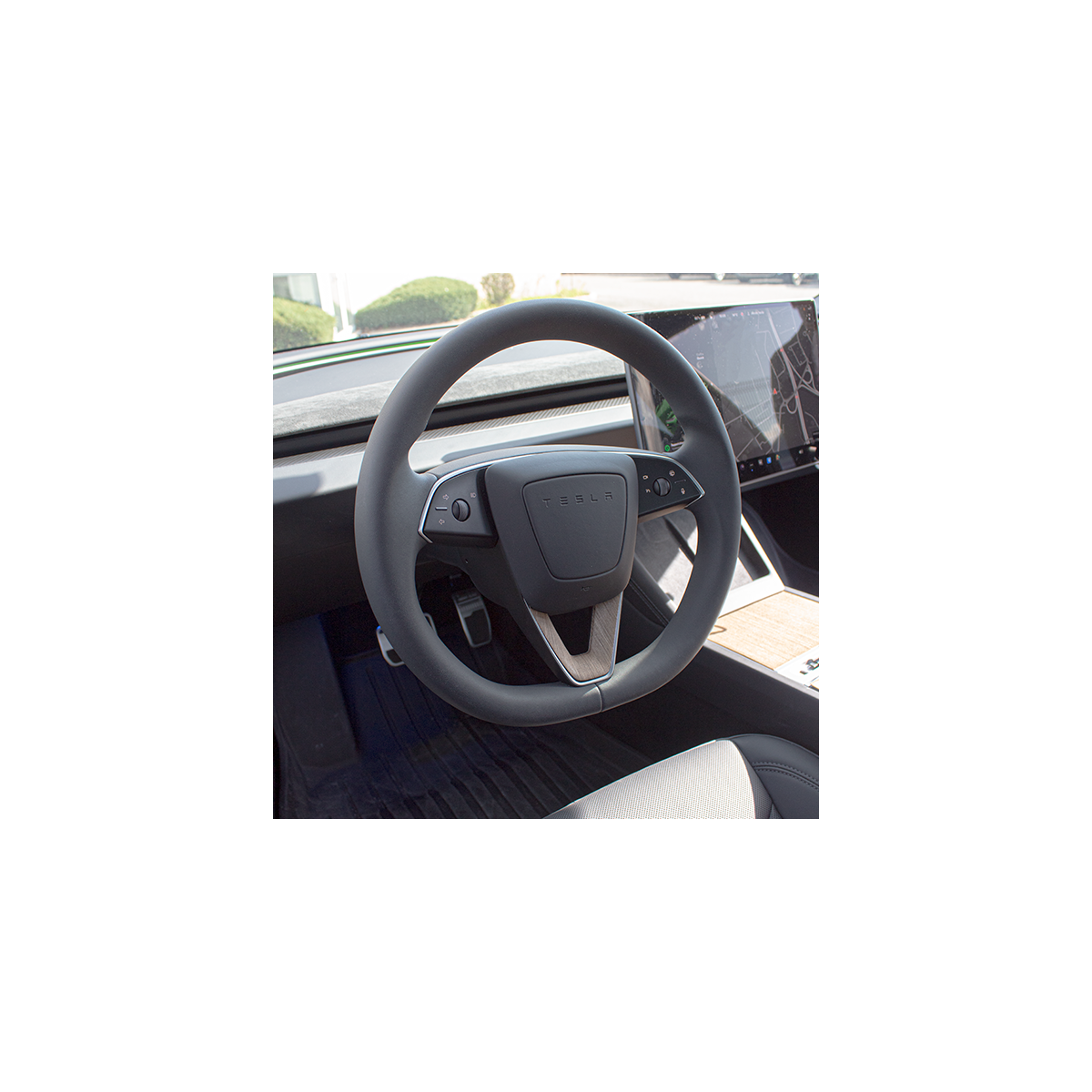Puinen lentävä insertti Tesla Model 3 jaja Model Y
