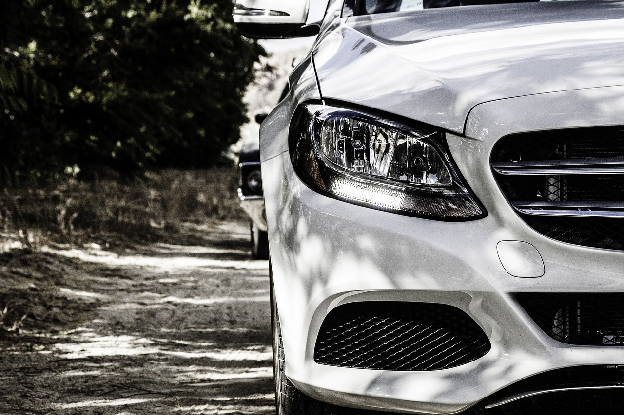 Mercedes-Benz et Toyota adoptent la norme NACS de Tesla