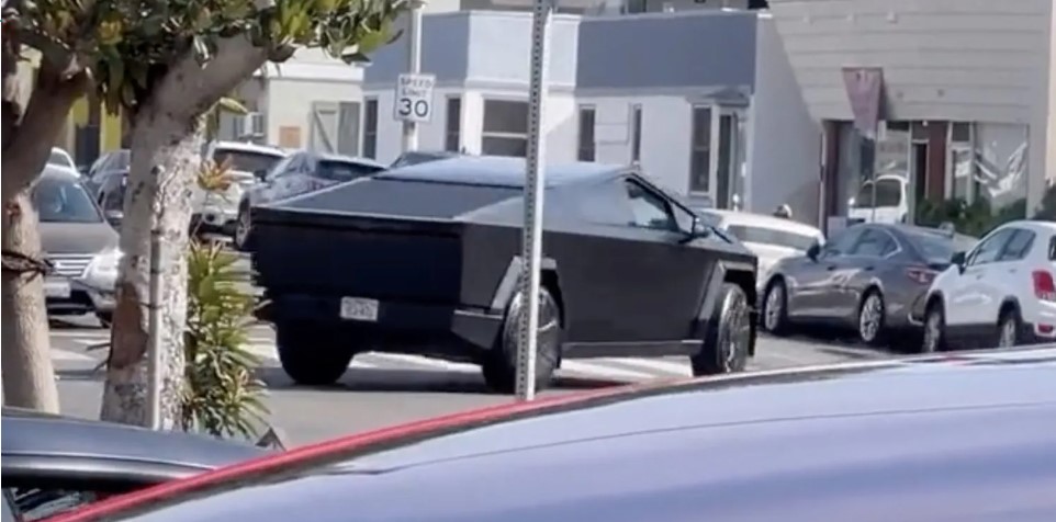 Tesla Cybertruck Matte Black Styling