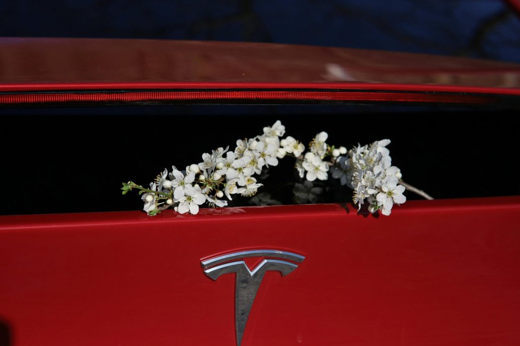 Tesla Enhances Model Y – Industry’s Fastest-Folding Seats, 4D Radar, and More