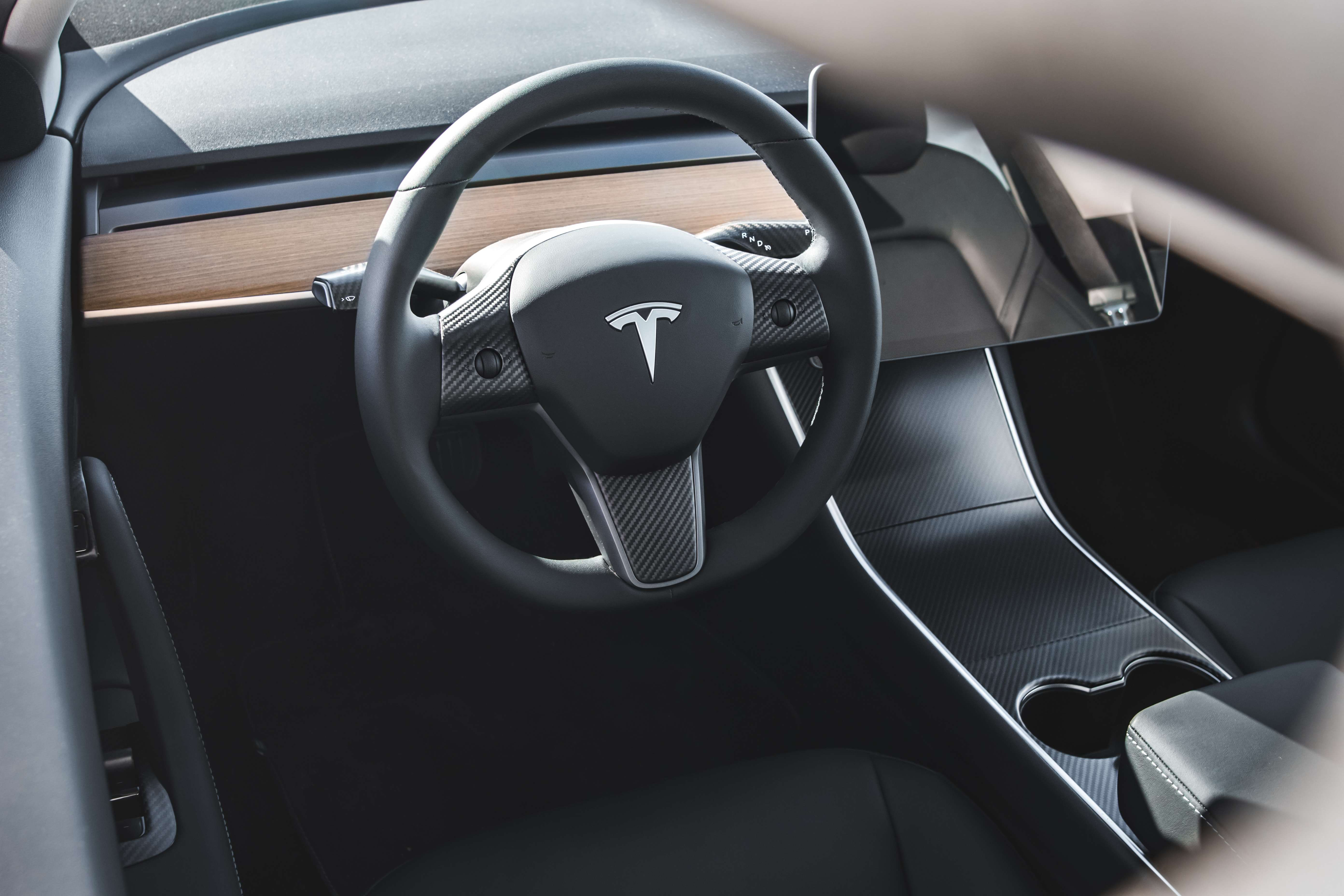 Tesla lance un nouvel accessoire insolite pour chanter en voiture 