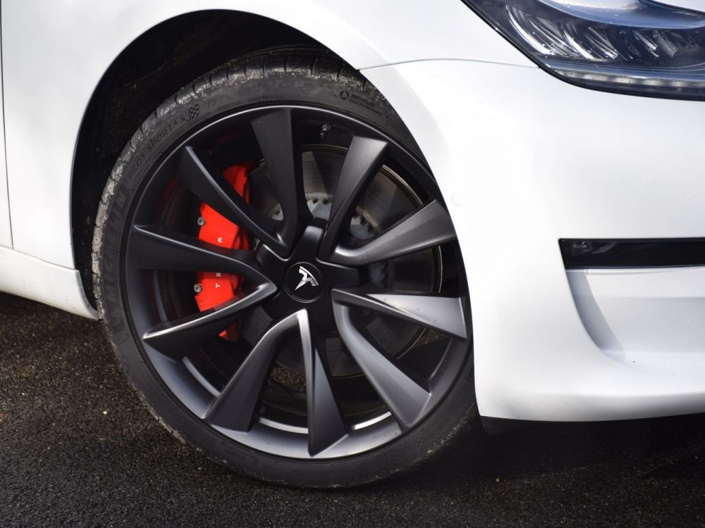 Tesla Model 3 2024 - tailles de pneus/roues, PCD, déports et  caractéristiques de jantes