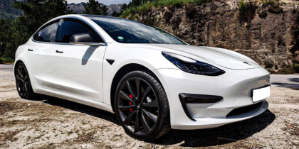 Protezione In Alluminio E Vetro Temperato Per Telecamera Anteriore Tesla Model 3 E Model Y/YL 2025-2026 – Antigraffio E Antiurto, Installazione Adesiva